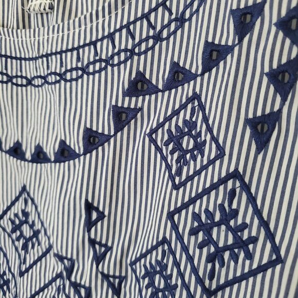 Lane Bryant Size 22/24 Top Stripe Short Sleeve Embroidered Tie Front Blue White - Picture 3 of 5